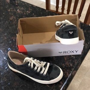 Roxy sneakers black polka dot .  Size-7